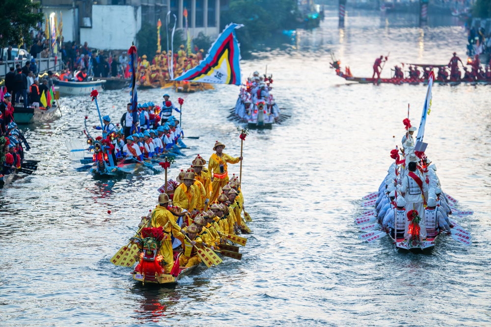 多艘龍舟在塘河競渡。孫凜攝