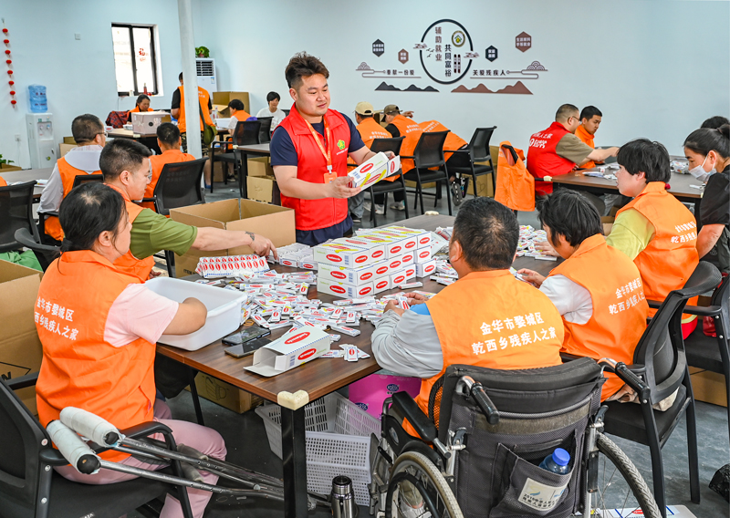 來料加工現場。吳潮宏攝