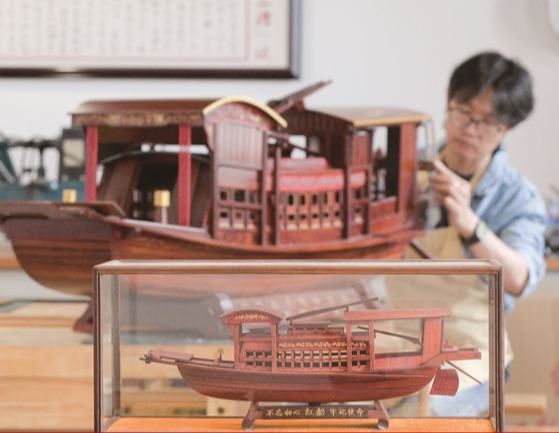 紅船“駛”向四方