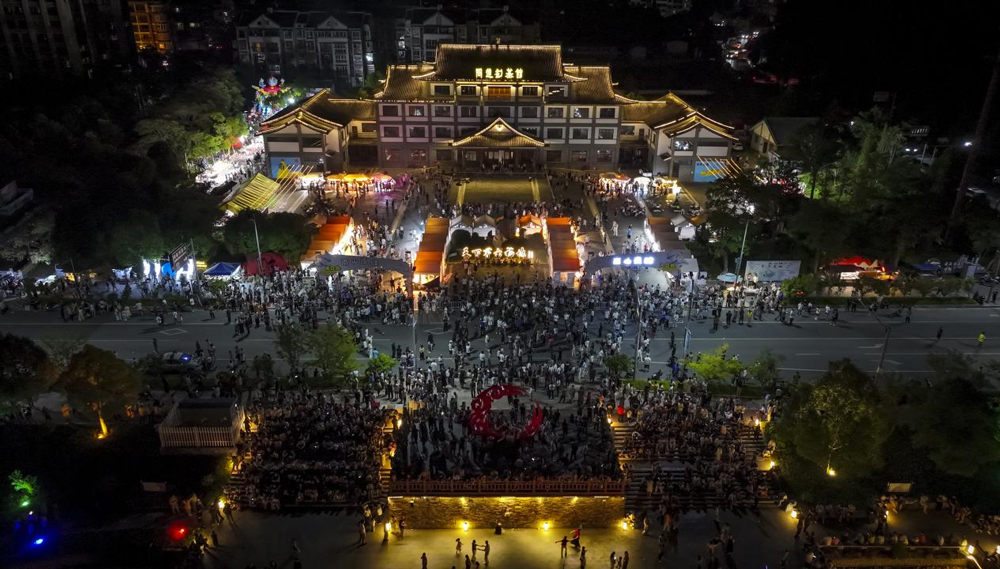 “伯溫非遺大集”熱鬧開市。朱偉攝