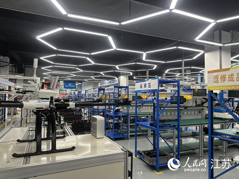 南京低空綜合飛行基地的無人機飛行訓練場。人民網 趙登巖攝