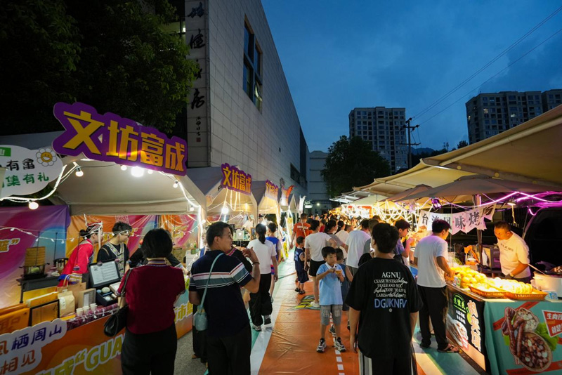 市集現場。朱偉攝