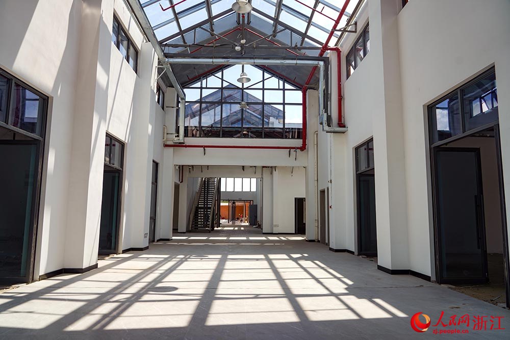 浙江省嘉興市秀洲區洪合鎮1980歷史街區項目進入收尾沖刺階段。人民網 章勇濤攝