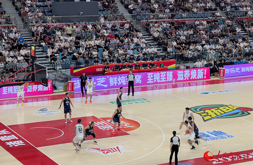 “浙BA”城市爭霸賽揭幕戰比賽現場。人民網記者 艾宇韜攝