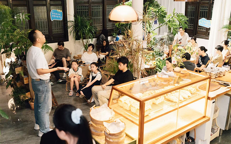 讀書會現場。路南街道供圖