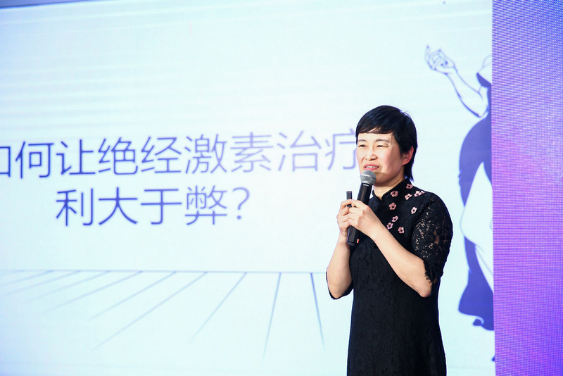 周堅紅開展公益講座。浙江大學醫學院附屬婦產科醫院供圖