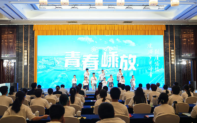 大學新生“送學禮”活動現場。嵊州市委宣傳部供圖