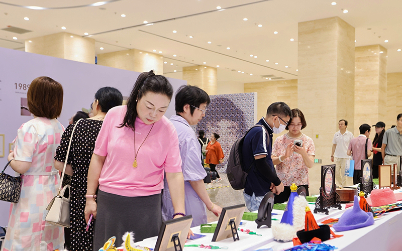 德令哈特色產品展覽?；顒臃焦﹫D