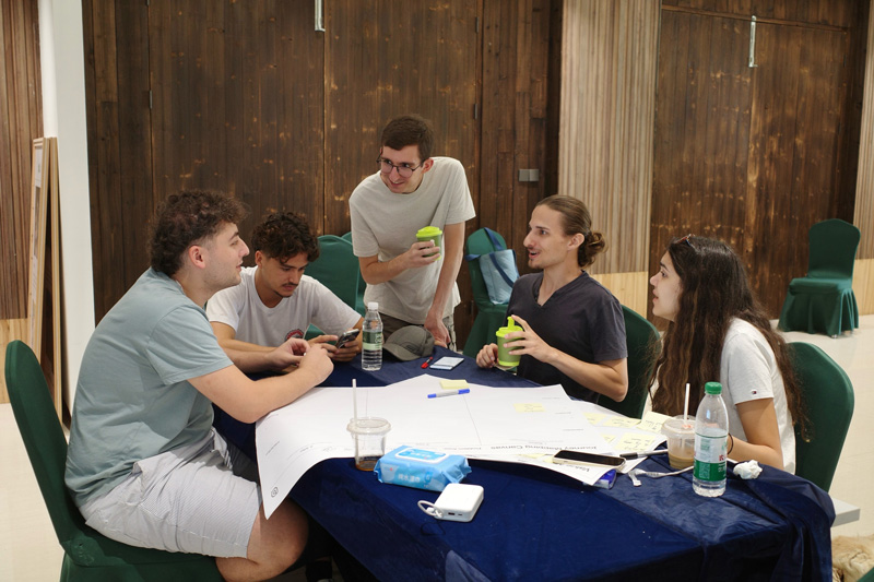 留學生分組展開討論。余姚市委宣傳部供圖