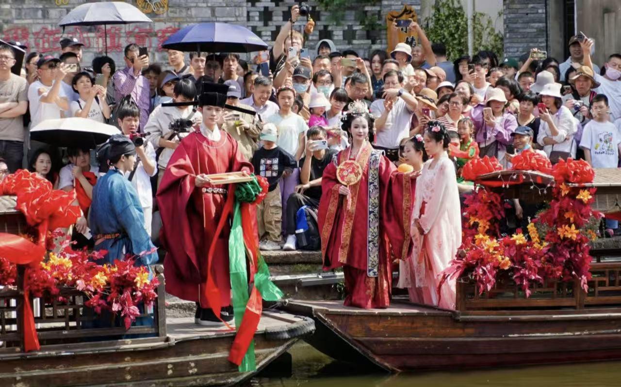 宋韻水上婚禮?；顒臃焦﹫D