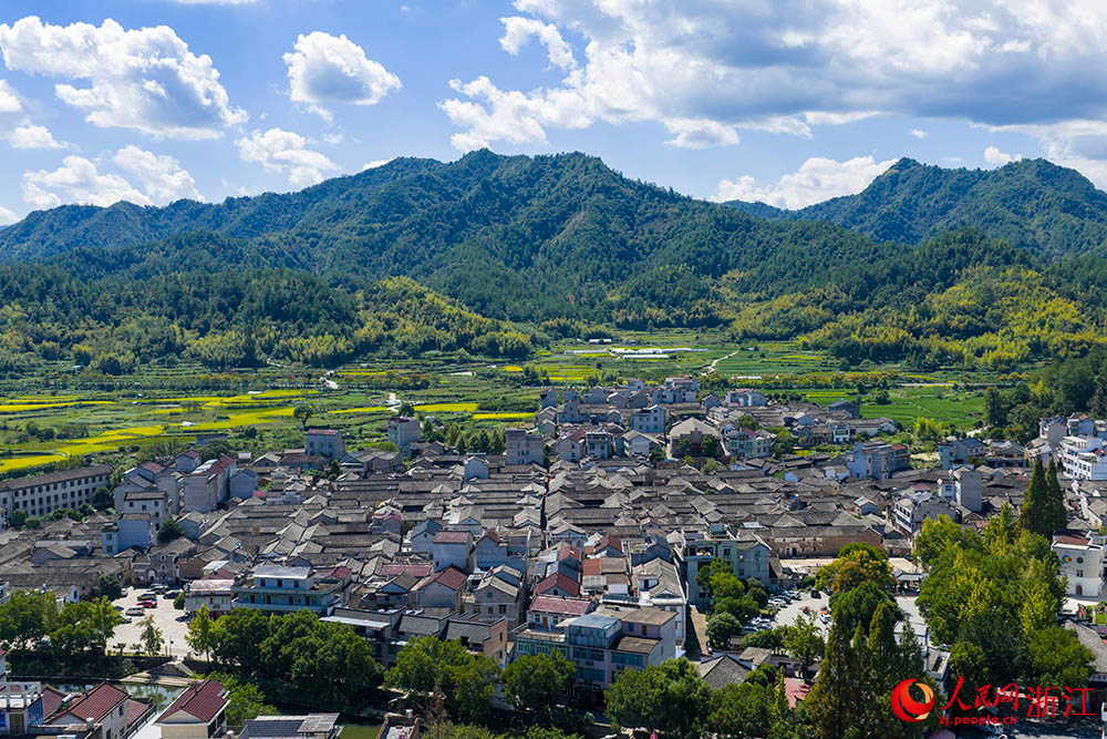空中俯瞰浙江省縉云縣河陽古民居景區。人民網 章勇濤攝