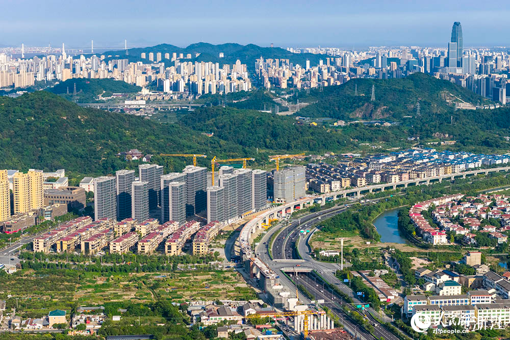 浙江臺州市域鐵路S2線黃巖段施工現場。人民網 章勇濤攝