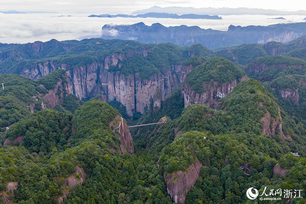 10月15日，浙江省臺州市仙居縣神仙居景區云霧繚繞。人民網 章勇濤攝
