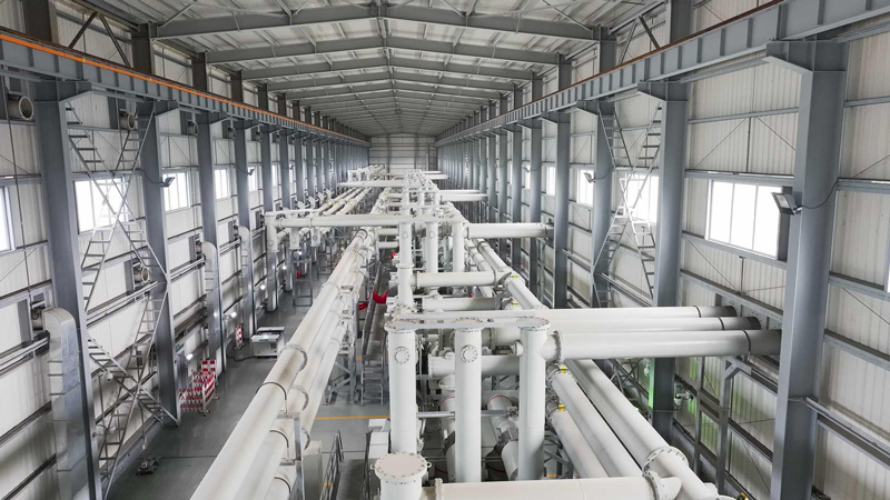 特高壓紹興換流站GIS室內部。王華攝