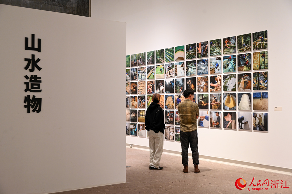 展覽分為“紀實流轉”“山水造物”“時代映像”三大單元，每個部分層層遞進，互為映照。人民網記者 葉賓得攝