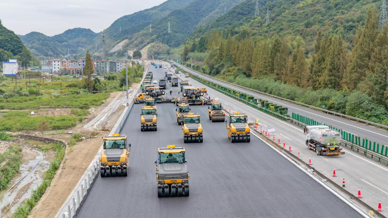 寧海南互通至麻岙嶺隧道寧向斷流路段施工現場。李全平攝