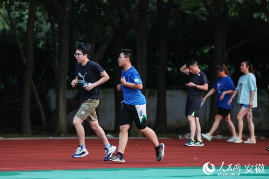 肥西全民健身中心，可以滿足居民各種不同的健身需求。人民網 張俊攝