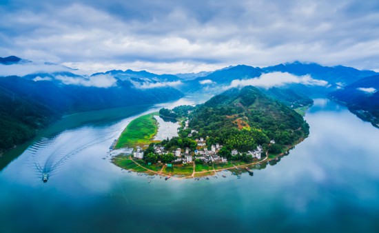 新安江。潘成攝